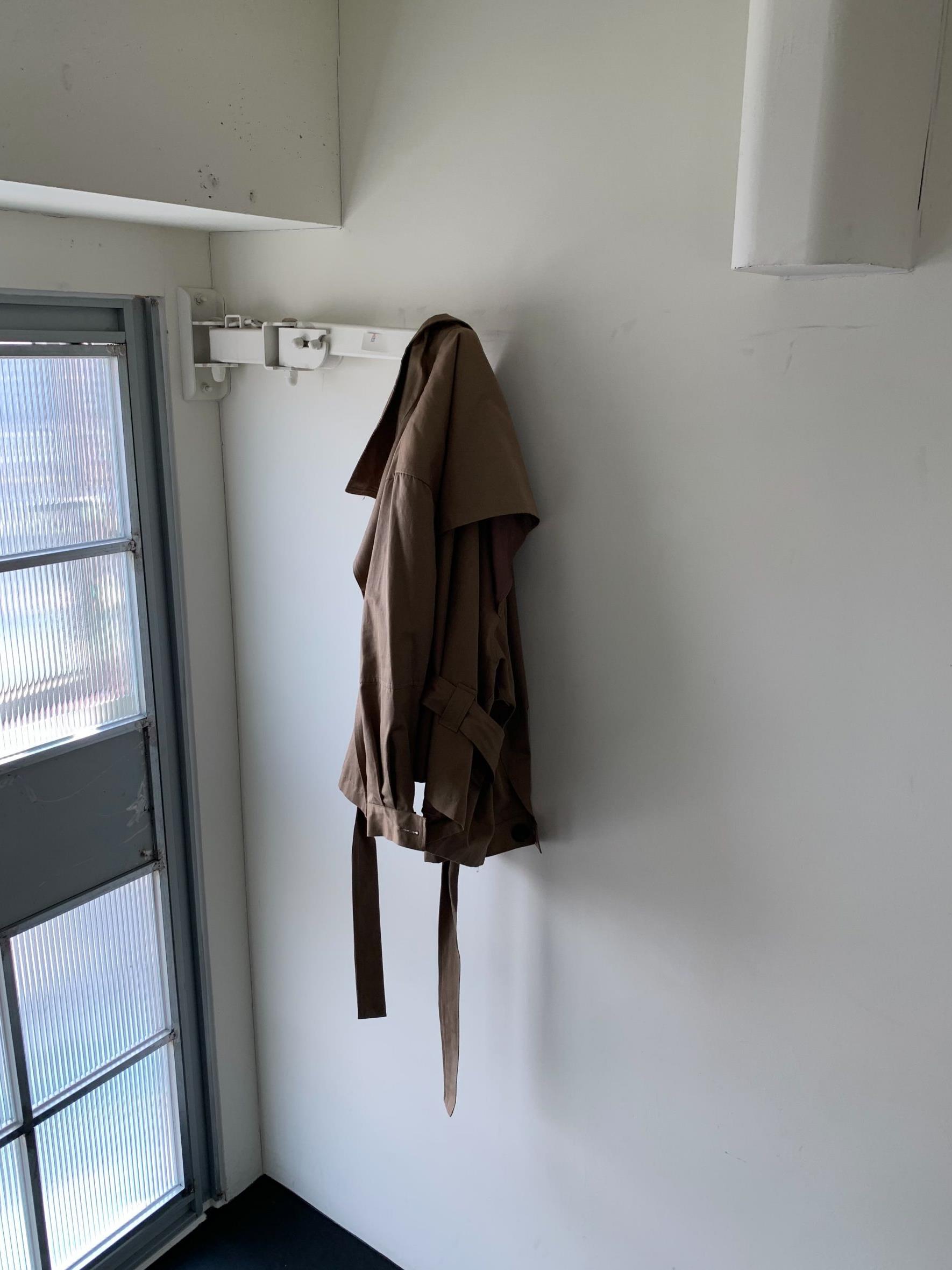 大圓扣腰綁帶風衣外套
